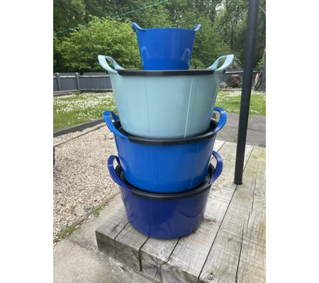 Feed buckets