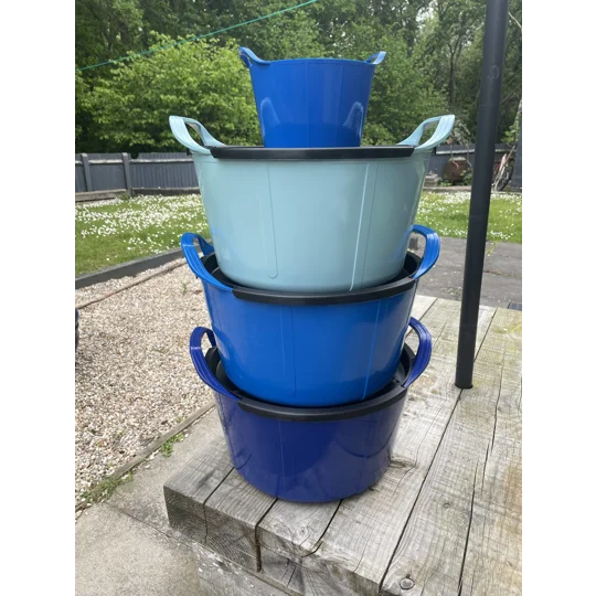 Feed buckets
