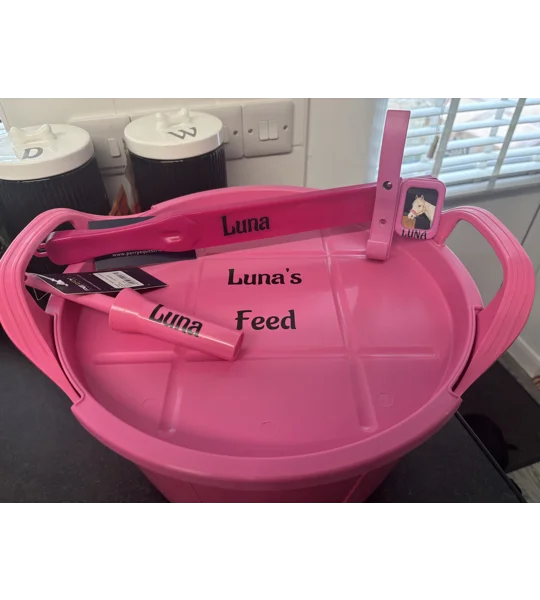 Feed bucket, stirrer & oil brush