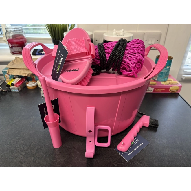 Additional Image for feed / grooming set