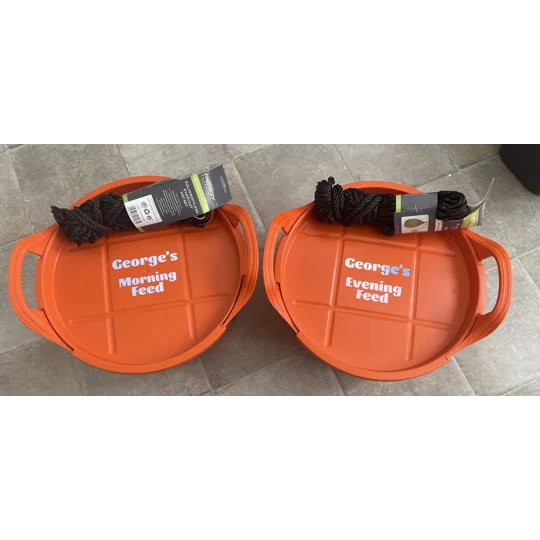 Feed buckets and nets