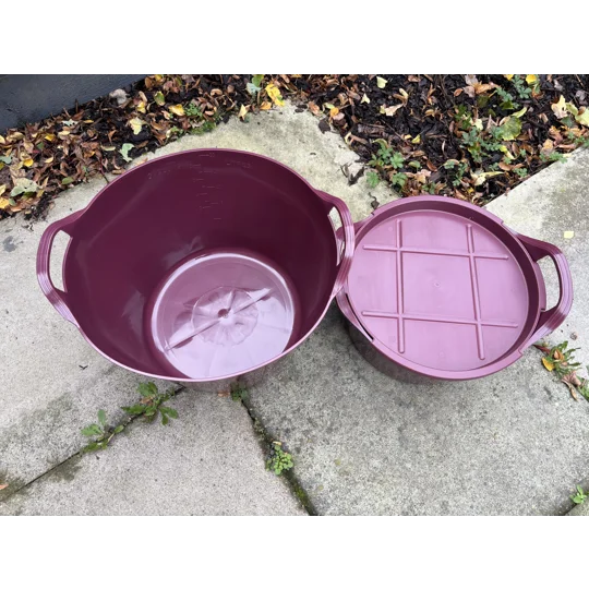 1 Feed & 1 Water Bucket