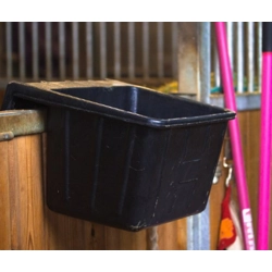 Hanging feeder / manger