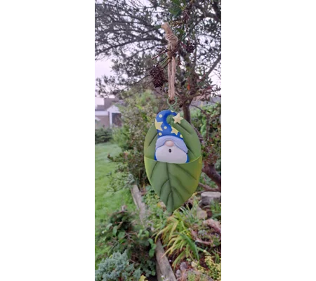 Leaf Hanging Gnomes
