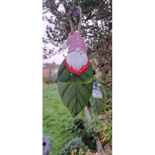 Leaf Hanging Gnomes