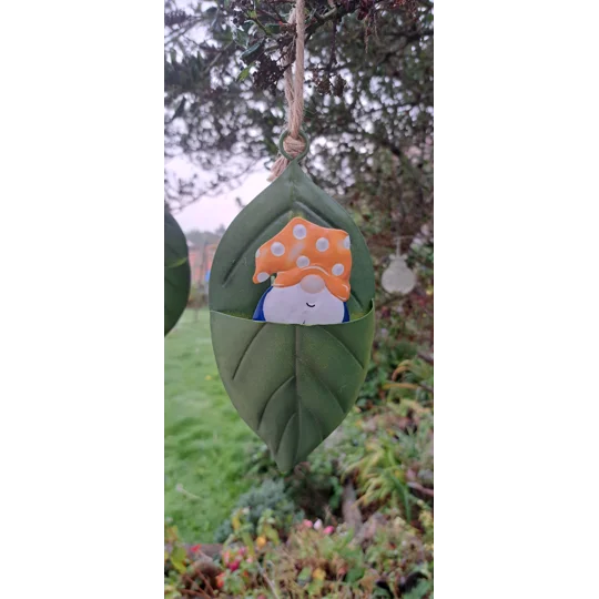 Leaf Hanging Gnomes
