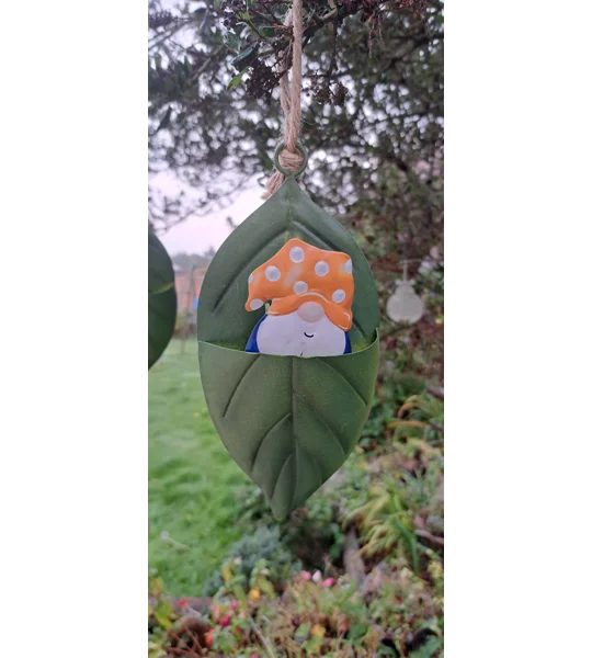 Leaf Hanging Gnomes