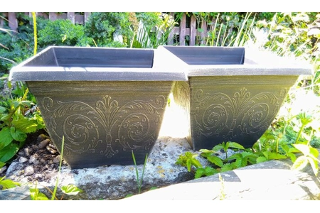 2 x Square Planters 2 x Square Planters