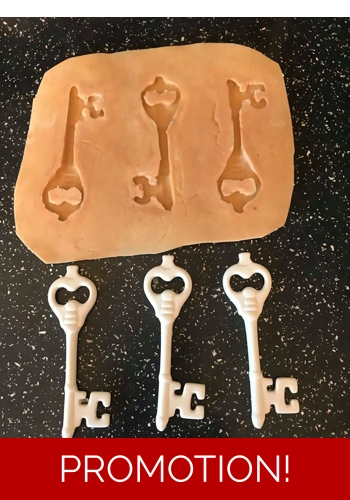 mould for set of 3 santa keys