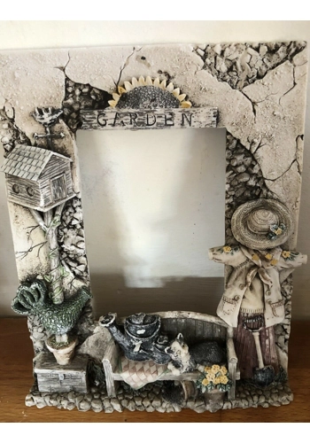 Latex mould for making this Garden themed photo frame