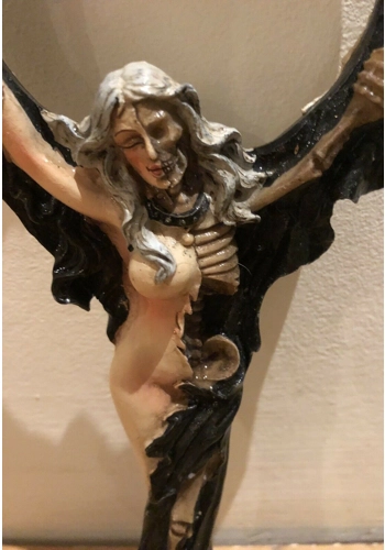 latex mould for making this Gothic style hand mirror frame