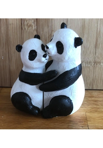 2 interlocking Pandas *