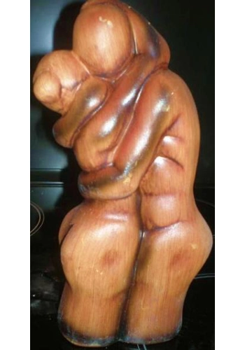 Hugging Couple statue