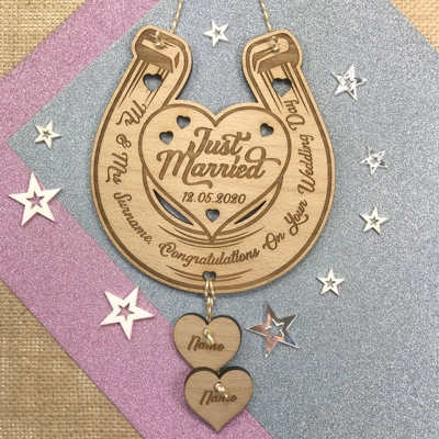 Wooden Personalised Just Married Horseshoe Wedding Keepsake Gift title=