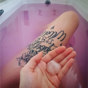 Rose quartz crystal CBD bathbomb