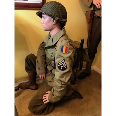US WWII Infantry Tech Corporal Kneeling Uniform & Equipment Display