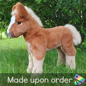 Flaxen foal (semi-posable)
