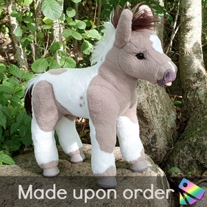 Tobiano foal (semi-posable)