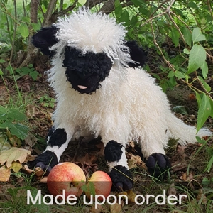 Valaise Blacknose Sheep (semi-posable)