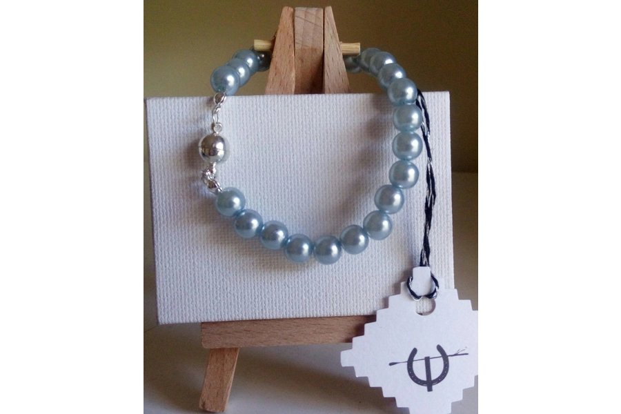 Blue pearl beaded bracelet