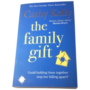 The Family Gift: A funny, clever page-turning bestseller about real families and