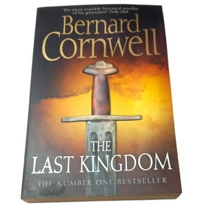 The Last Kingdom (The Last Kingdom Series, Book 1) by Bernard Cornwell 2005