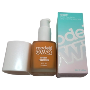 Models Own Dewy Foundation 09 Bronze Honey Runway SPF30 30ml