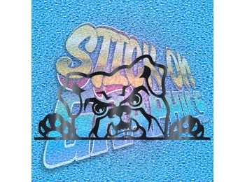 Hiding British Bulldog 002