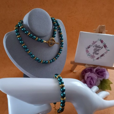 Amy Pearl Necklace and Bracelet Set - Teal Amy Pearl Necklace and Bracelet Set - Teal