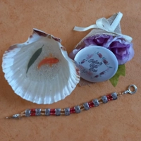 Bree Peanut Bracelet - Coral Red