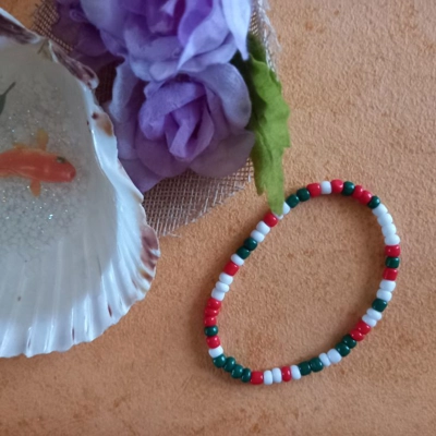 Christmas Stretch Bracelet - Green, Red and White Seed Beads Christmas Stretch Bracelet - Green, Red and White Seed Beads