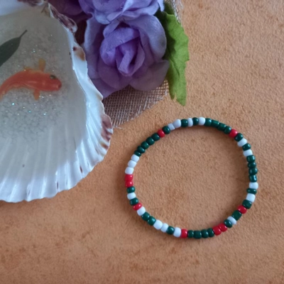 Christmas Stretch Bracelet - Red, White and Green Seed Beads Christmas Stretch Bracelet - Red, White and Green Seed Beads