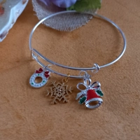 Expandable Christmas Bangle With 3 Charms - Christmas Wreath, Snowflake, Bell