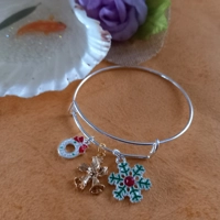 Expandable Christmas Bangle With 3 Charms - Christmas Wreath, Bells, Snowflake