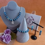 Laura Agate Necklace, Bracelet and Earrings Set - Dark Blue Laura Agate Necklace, Bracelet and Earrings Set - Dark Blue