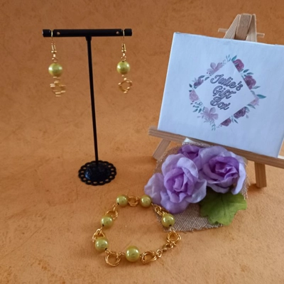 Mobius Miracle Stardust Bracelet and Earring Set - Gold Mobius Miracle Stardust Bracelet and Earring Set - Gold