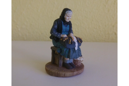 The Old Lady Figure 16mm Scale The Old Lady Figure 16mm Scale