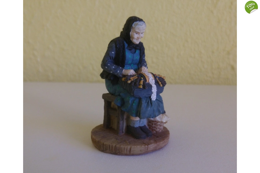 The Old Lady Figure 16m.. The Old Lady Figure 16m..
