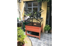 Moestuintafel met serre by Les Potagers de Thomas