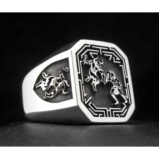 Theseus and the Minotaur Epic Battle Ring