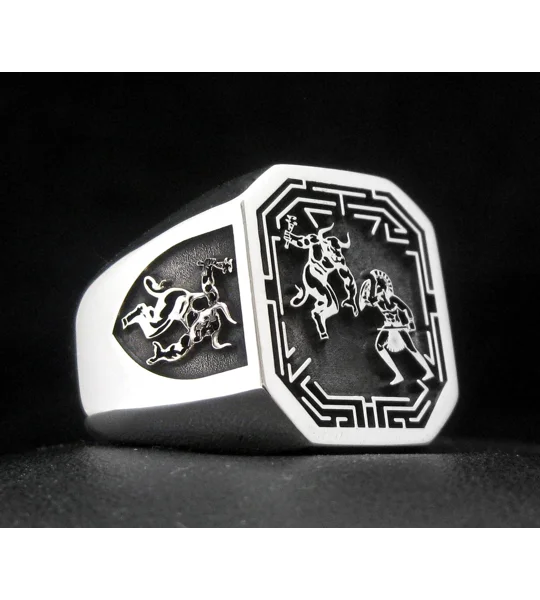 Theseus and the Minotaur Epic Battle Ring