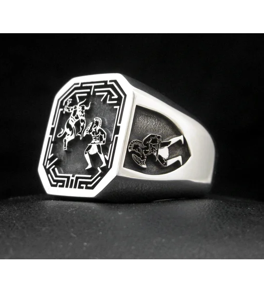 Theseus and the Minotaur Epic Battle Ring