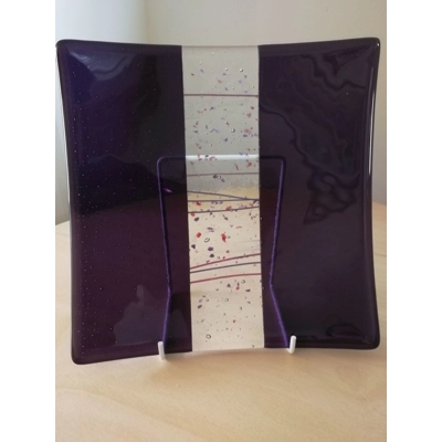 Amethyst, clear & purple stringer 20cm square plate