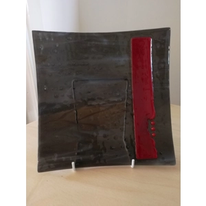 Charcoal grey and red 20cm square platter Charcoal grey and red 20cm square platter