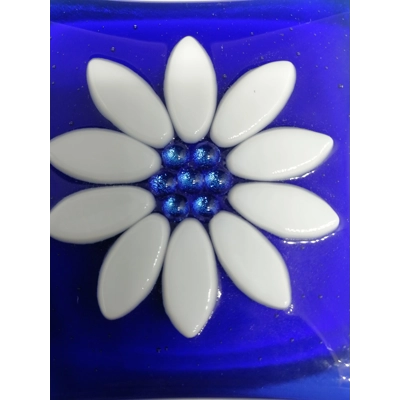 Blue and white daisy trinket dish