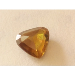 Esfena amarillo en forma de pera de 2.18 Ct.