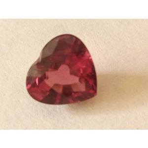 Granate Rodolita en forma de corazón de 2.19 Ct.