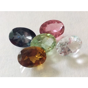 Conjunto de 5 Turmalinas Ovaladas de Colores Fantasía de 3.44 Ct.
