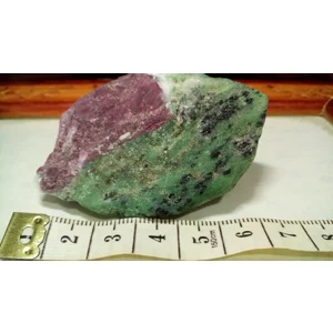 Rubí en bruto con Zoisita Sandía - 440.5 Cts.