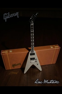 Axe Heaven Dave Mustaine Gibson Flying V - Silve..